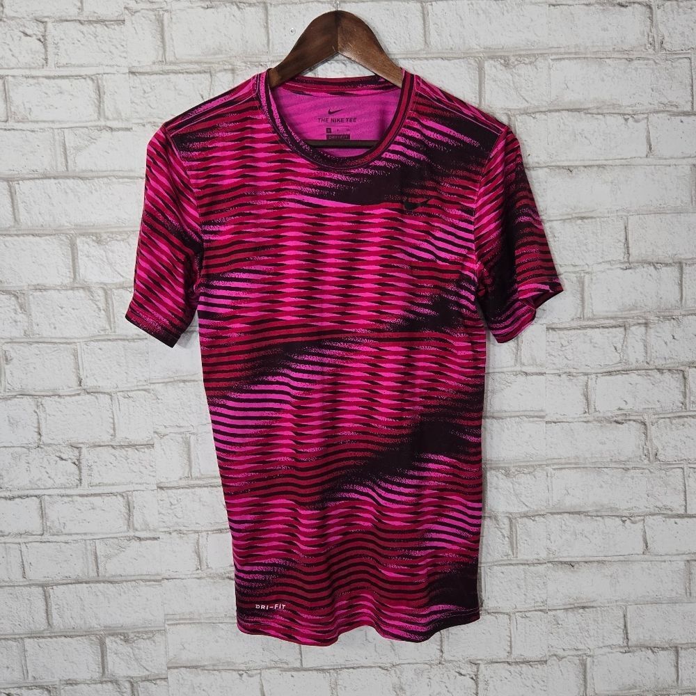 The Nike Tee printed athletic tee